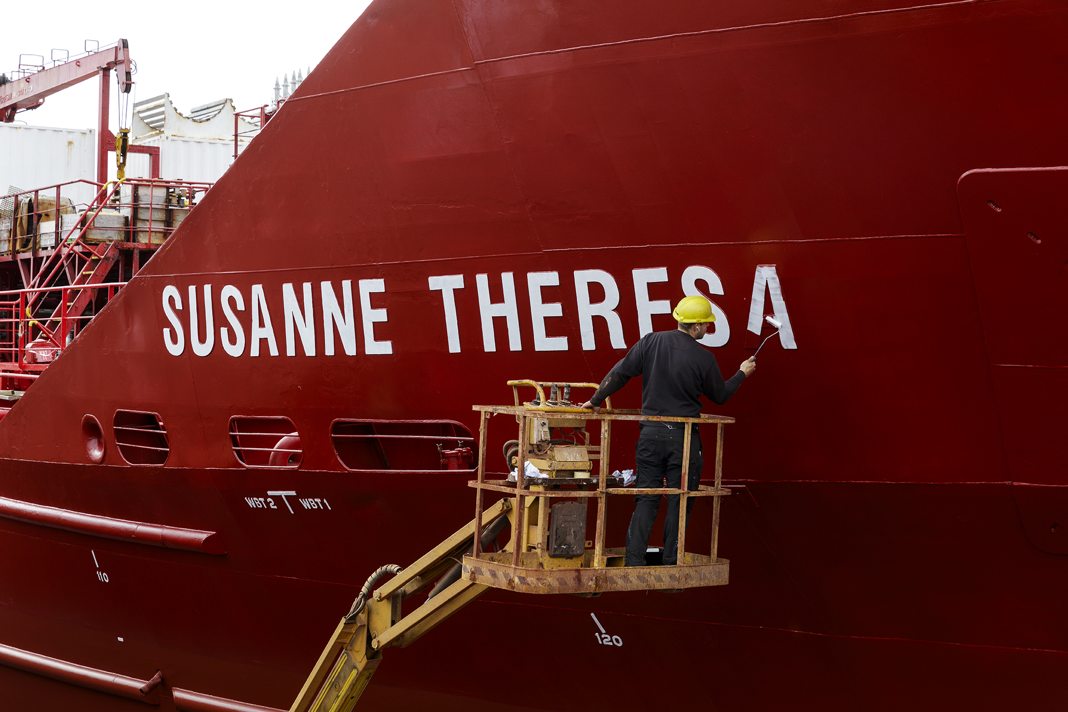 As a very visible upgrade, Susanne Theresa received a fresh coat of paint during her dock stay at Ærø Shipyard.