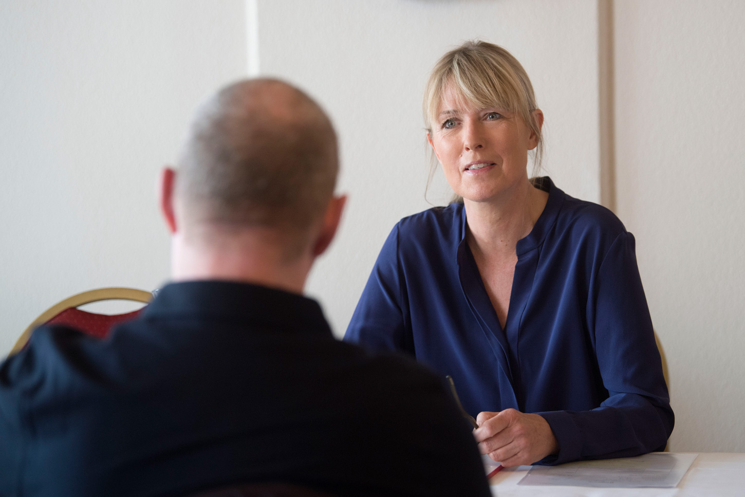 En tidlig, tværfaglig indsats med løbende kontakt til den skadelidte med det, Luise Hougaard kalder ’socialfaglig guidning’, er nøglen til et godt sagsforløb for den skadelidte.