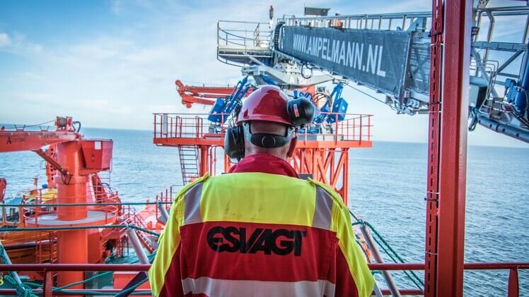 Esvagt works with large and heavy equipment, so the safety of employees is constantly in focus.
