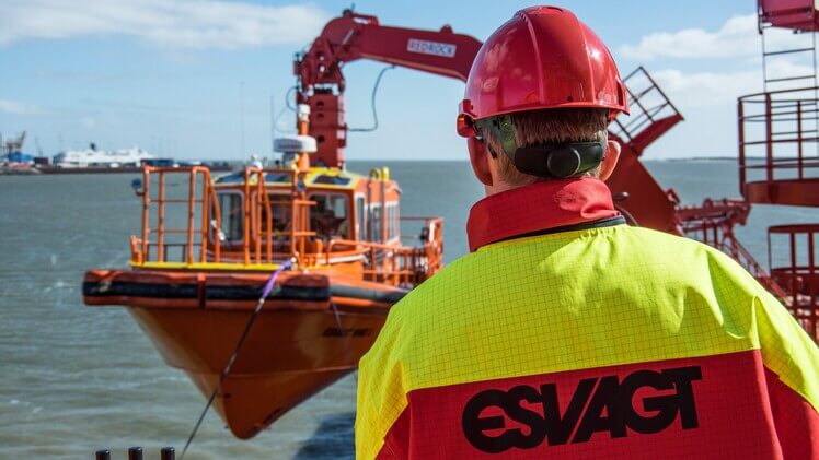 Også når Esvagt flytter teknikere til og fra havvindmøller med sine Safe Transfer Boats, skal sikkerheden være på plads.